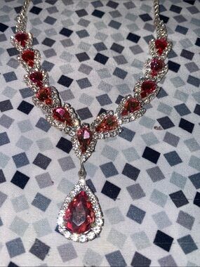 Encour Culture Pink Teardrop Crystal Necklace and Earring Set